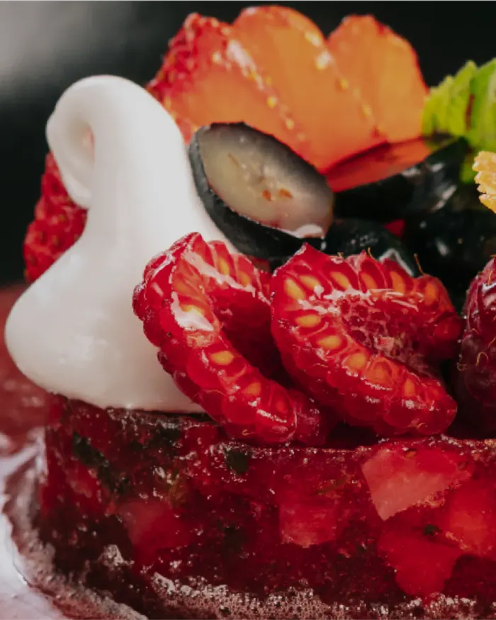 Postre de temporada con frutos rojos, producido por JJPG